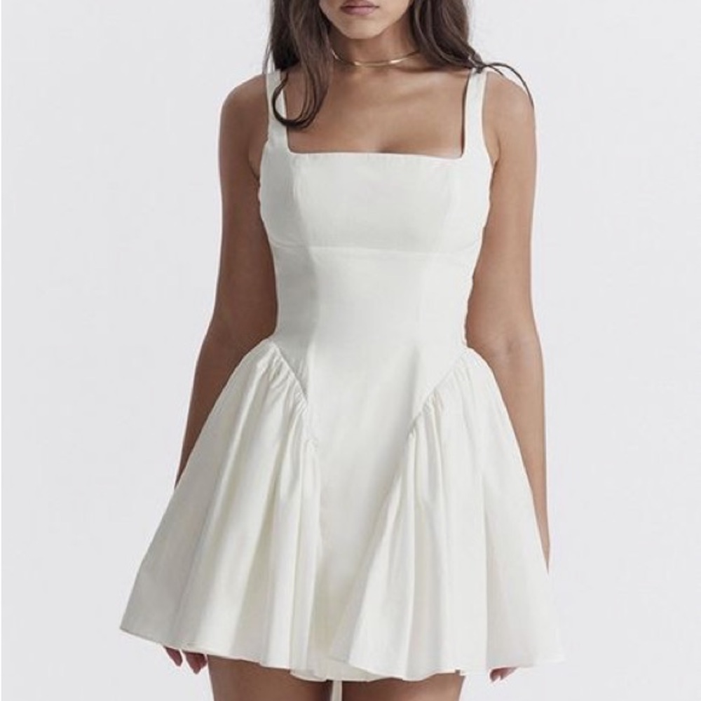 Elegant White Backless Dress with a bow